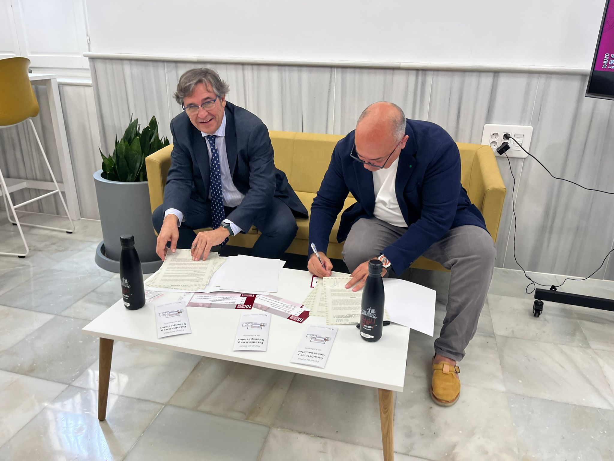 Firma de convenio de colaboración con el Instituto de Estadística y Cartografía de Andalucía 1 Firma de convenio de colaboración con el Instituto de Estadística y Cartografía de Andalucía 1 - Asociación Española de Economía del Trabajo